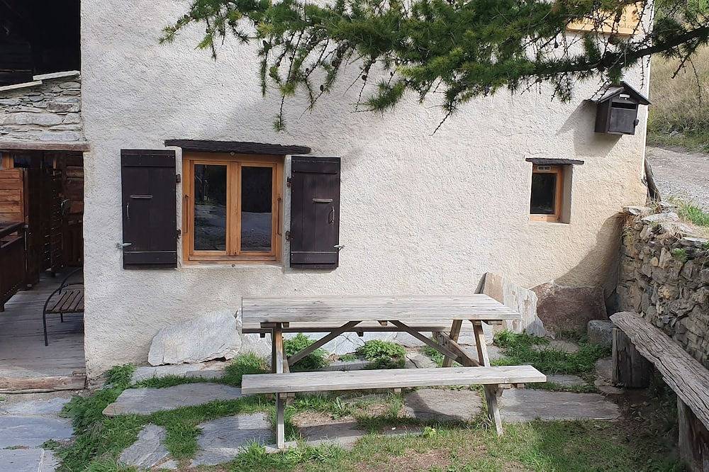 Cosy Nature Gite, Quiet, ski in ski out - Parking in Saint-Véran, Queyras