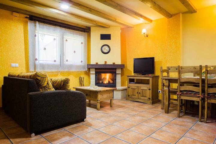 Casa rural con piscina para 6 personas, con Balcón y Terraza además de Jardín y Piscina en Eo-Navia - 3