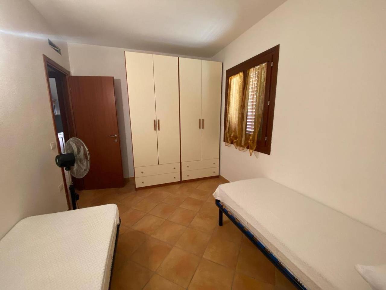 Appartement 'Praga' avec Jardin Privé, Véranda et Climatisation in Suaredda-traversa, San Teodoro
