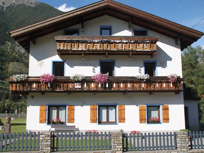 Vakantieappartement voor 4 personen, with Balkon/Terras and Terras as well as Tuin and Sauna in Bichlbach