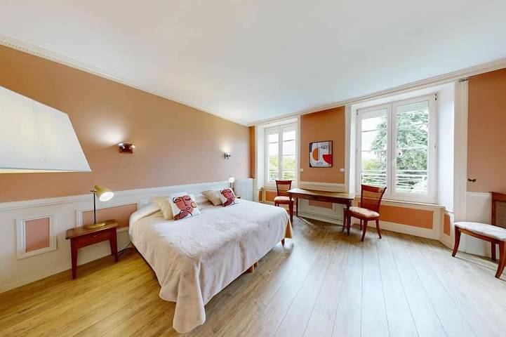 Gîte pour 30 personnes, avec Balcon et Jardin dans Tessy-Bocage - 2