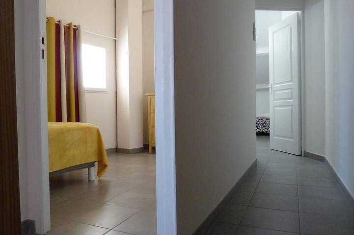 Ganze Wohnung, Klimatisiertes Apartment in einem Dorfhaus in der Altstadt von Mèze, Bassin de Thau in Mèze, Mittelmeerküste (Frankreich)