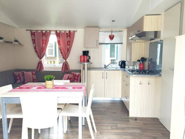 Camping pour 6 personnes, avec vue et jardin ainsi que bassin pour enfant et piscine à Boofzheim