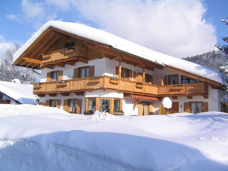 Ganze Ferienwohnung, Gästehaus Hagen - Dachstudio- 2-Raum-Ferienwohnung 50qm, Extra-Schlafzimmer, Küche, 2 Balkone in Reit im Winkl, Bayerische Alpen