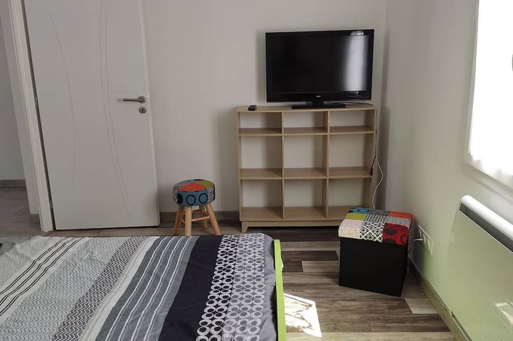 Location de vacances pour 6 personnes, avec Terrasse et Jardin à Pont-l'Abbé-d'Arnoult - 4