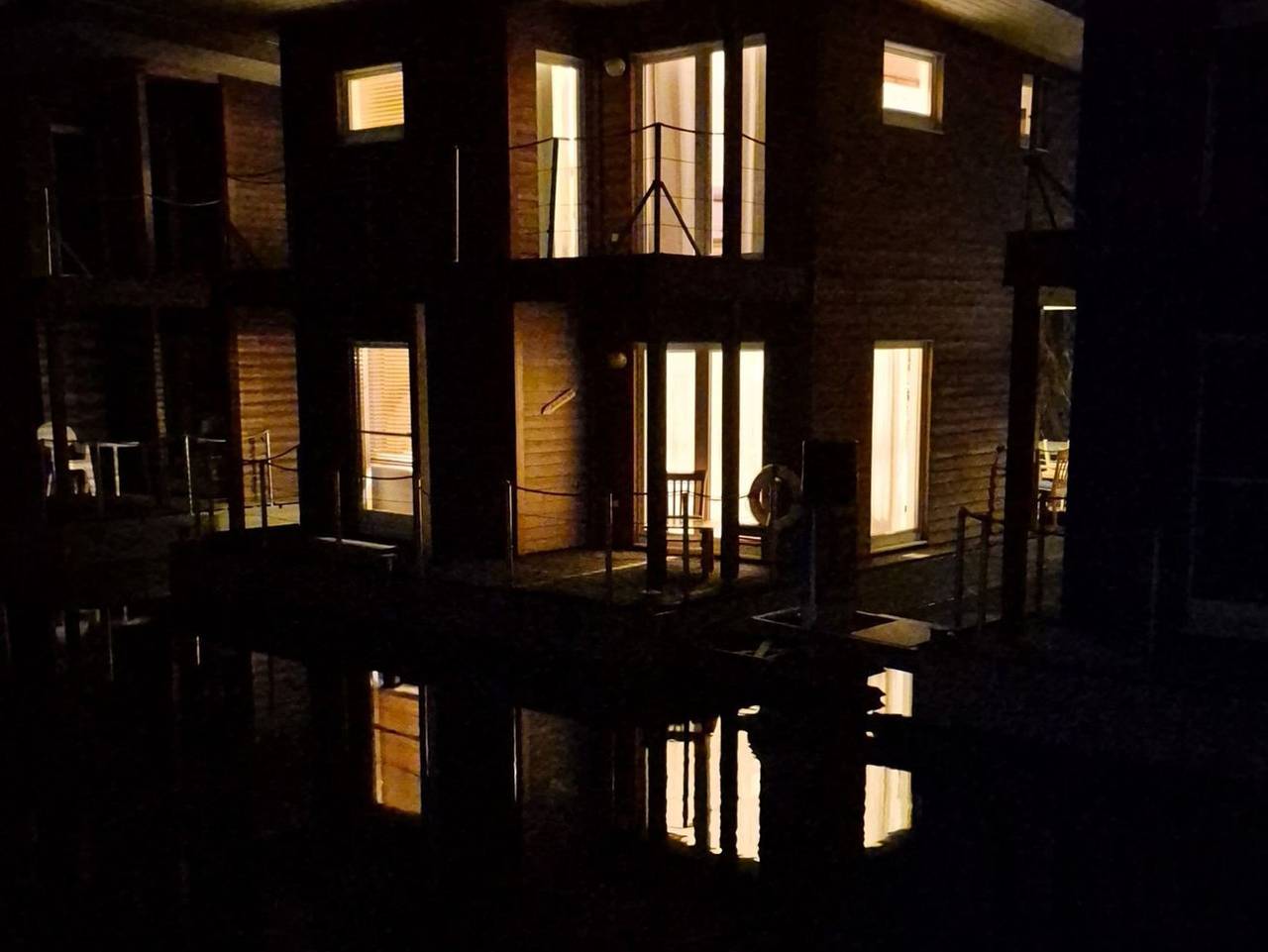 Neu renoviertes schwimmendes Ferienhaus „Fischland“ in Barth in Barth, Vorpommern-Rügen