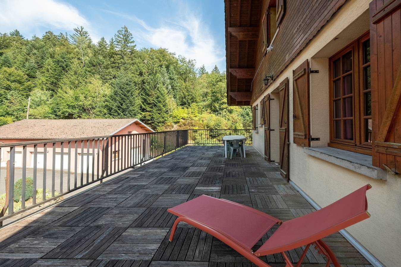 Ganze Wohnung, Apartment „La Petite Caille - 10“ mit Bergblick, privater Terrasse und Wlan in Plombières-les-Bains, Regionaler Naturpark Belchen der Vogesen