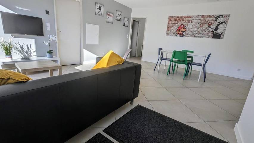 Location de vacances pour 4 personnes, avec jardin et vue dans Villieu-Loyes-Mollon - 2