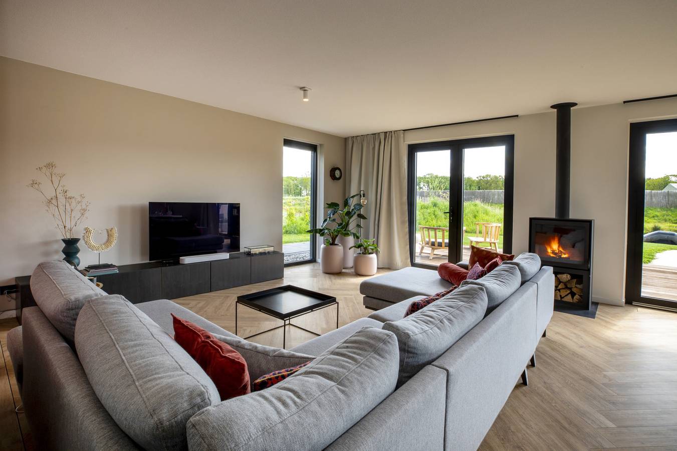 Modernes 8-Personen-Ferienhaus in einem Familienpark mit Schwimmteich in Sint-Nicolaasga in Sint Nicolaasga, Friesland