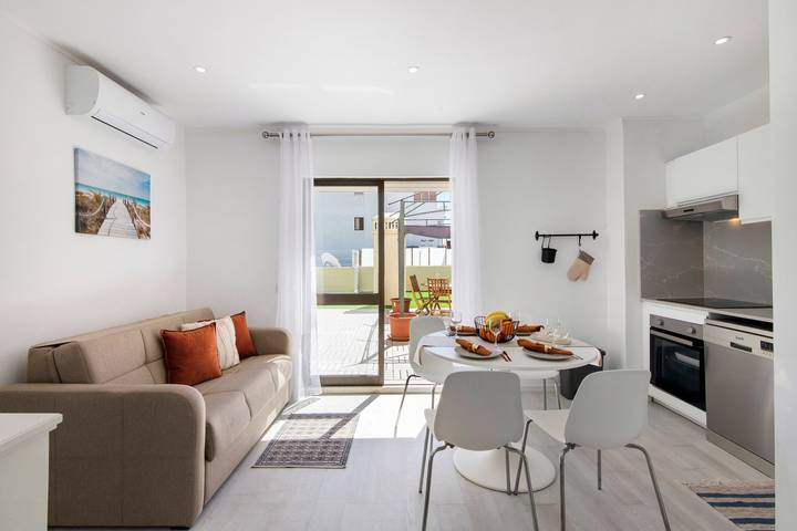Ferienwohnung für 6 Personen, mit Balkon und Garten in Portimão