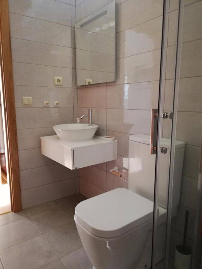 Maison de campagne pour 2 personnes, avec terrasse ainsi que vue et jardin dans Castro Daire - 4