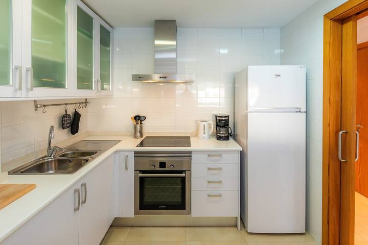 Apartamento inteiro, Apartamento Piso Claudia na praia com terraço, Wi-Fi e ar condicionado in Port de Pollença, Pollença