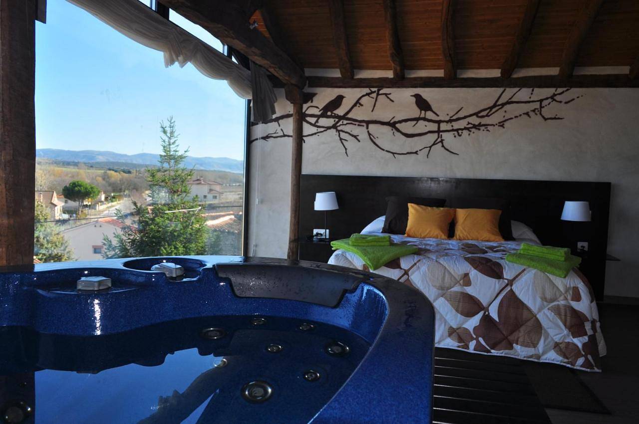 Apartamento entero, Suite rural con jacuzzi in Cabañas de Polendos, Provincia de Segovia