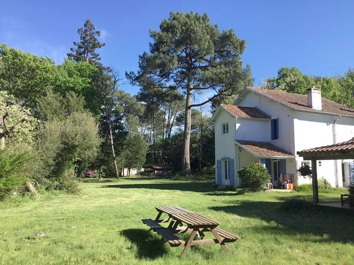 Camping, avec Terrasse ainsi que Jardin et Vue