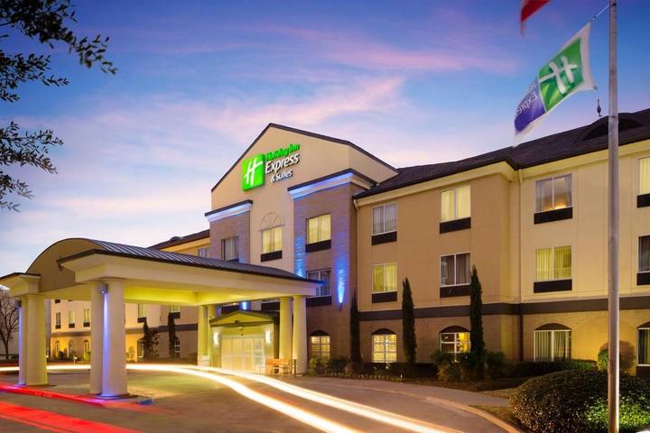 Hôtel pour 2 personnes, avec bassin pour enfant ainsi que jacuzzi et piscine