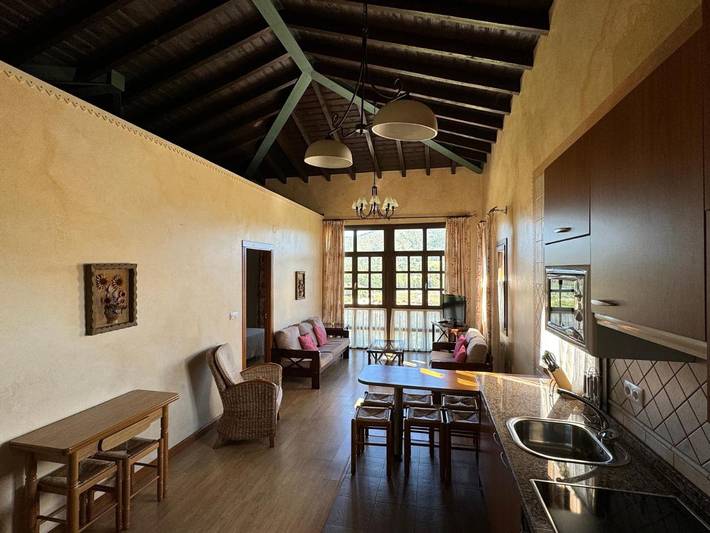 Casa rural para 4 personas, con balcón además de vistas y jardín en Parres - 2