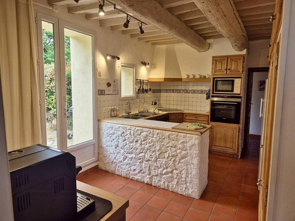 Mas provenzal con piscina en Maubec Luberon in Maubec, Parque natural regional del Luberon