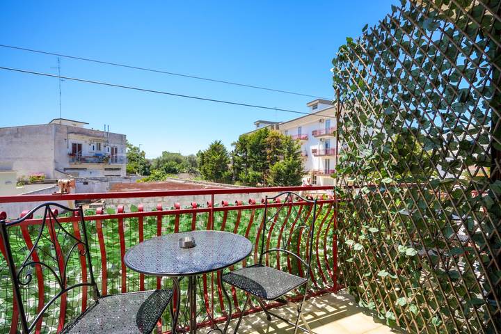 Vacation rental for 3 people, with balcony in Bari