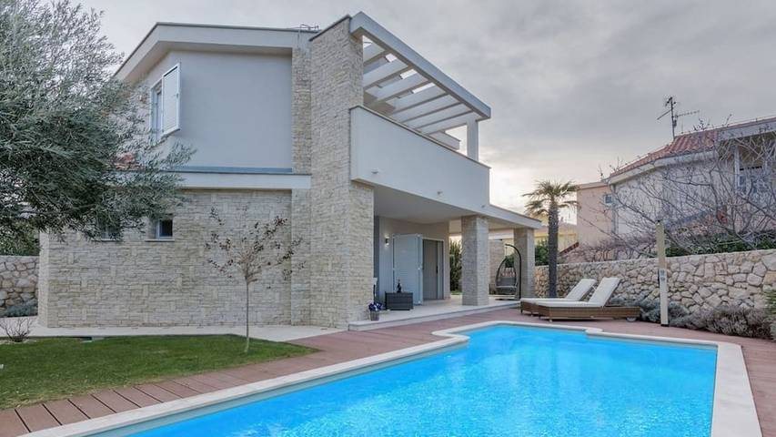 Villa für 8 Personen, mit Balkon und Pool sowie Garten - 1