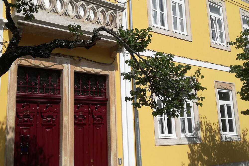 Ah33 - Double or Twin Studio with Balcony - University and Historic Center in Sé Nova (Coimbra), Coimbra