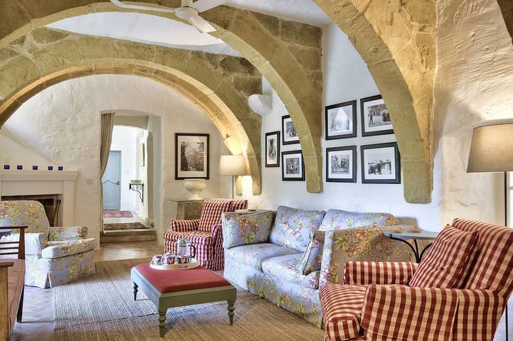 Luxuriöses Bauernhaus aus dem 18. Jahrhundert inmitten eines weitläufigen Gartens in Kercem, Gozo