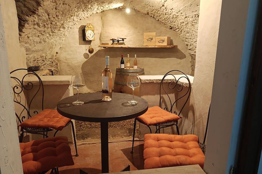 New ! Single-storey village house with garden and private parking in Saint-Saturnin-lès-Apt, Parque natural regional del Luberon