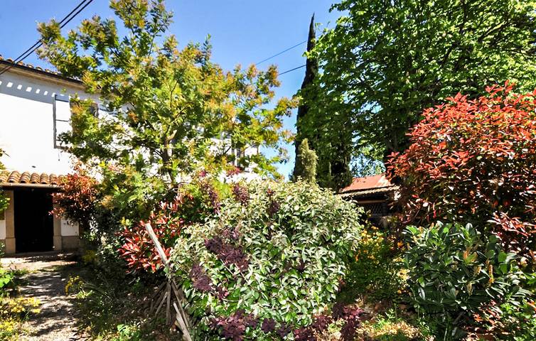 Location de vacances pour 4 personnes, avec Terrasse ainsi que Jardin et Vue à Verzeille