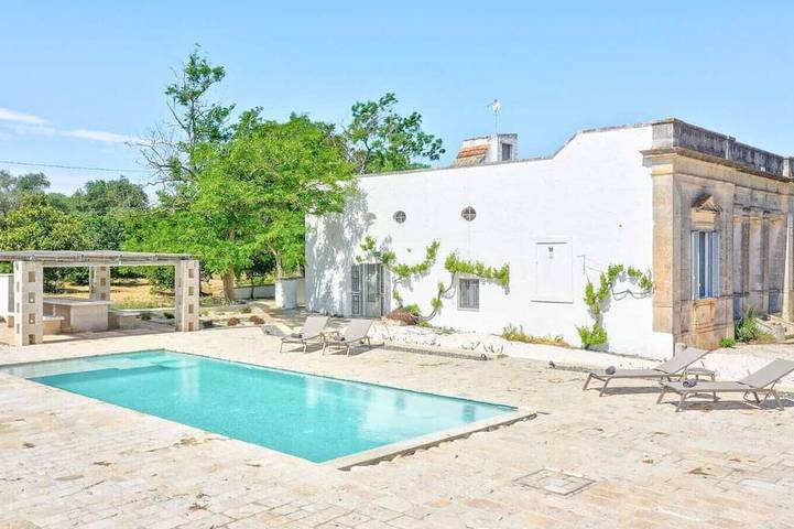 Villa pour 10 personnes, avec Balcon ainsi que Jacuzzi et Jardin à Certosa