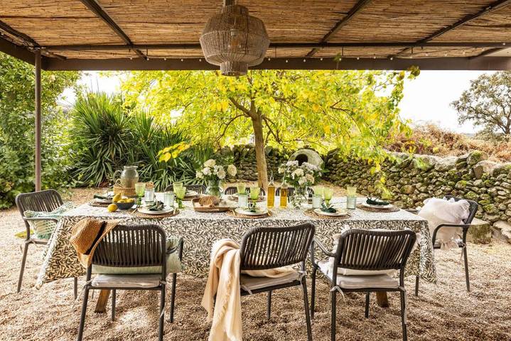 Casa rural para 14 personas, con vistas y piscina además de terraza y jardín en Mejorada