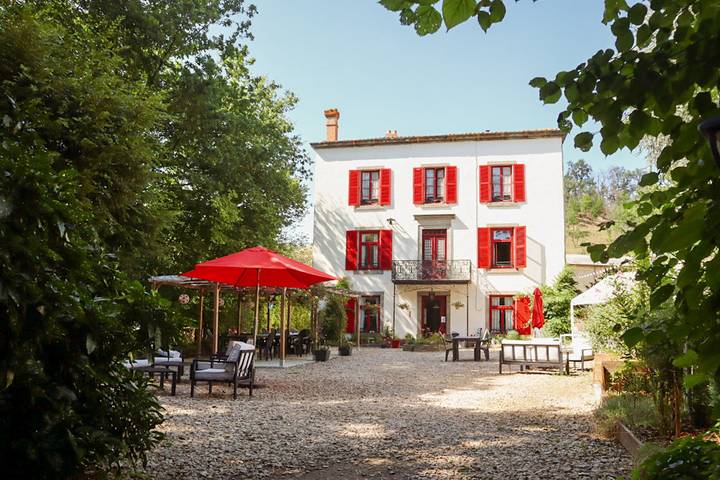 Cottage pour 2 personnes, avec jardin et piscine à Saint-Germain-Lembron