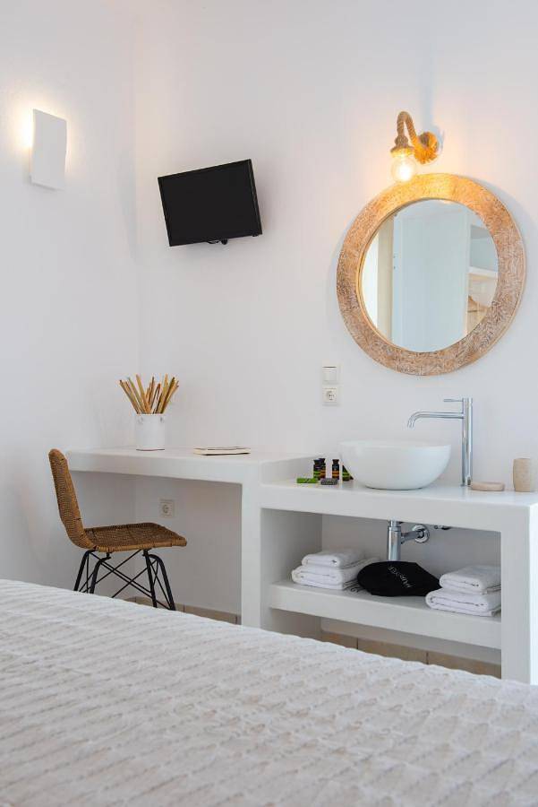 Gîte pour 2 personnes, avec terrasse et piscine ainsi que jardin et vue dans Platis Gialos Sifnos - 2