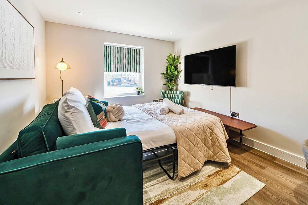 Geheel appartement, Brand New | Town Center | Free Wifi | 58 Inch Tv in Rushmoor, Hampshire