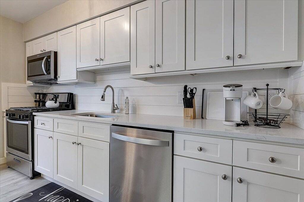 Beautiful and Comfortable 2 Bedroom Home 10 minutes from Beach in Largo, Pinellas County