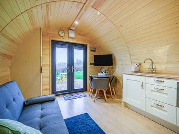 Log Cabin for 3 People in East Haddon, Northamptonshire, Photo 4