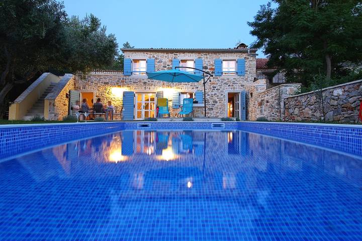 Villa pour 10 personnes, avec Balcon ainsi que Terrasse et Jardin dans Vir