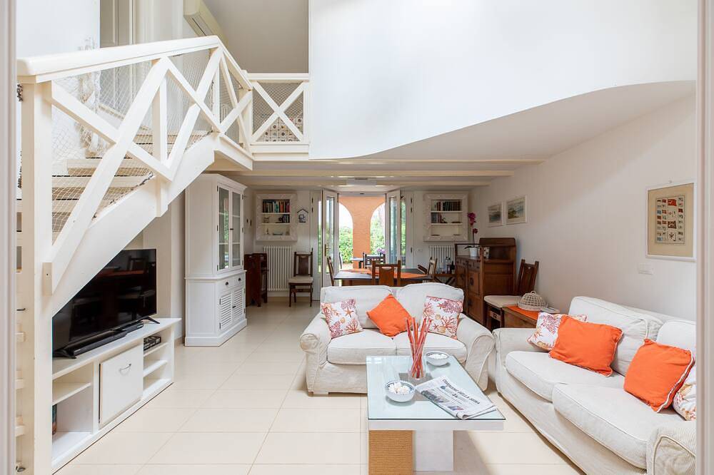 Villa Duna mit Meerblick und exklusivem direktem Zugang zum 50 m langen Strand in Fondi, Pontinische Ebene