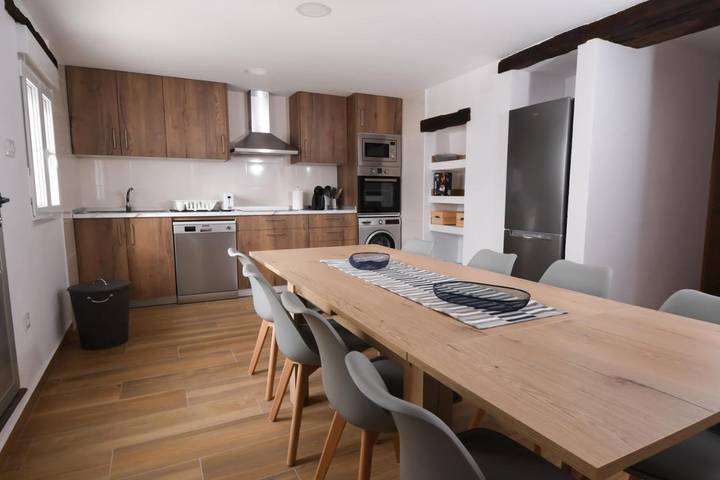 Casa de vacaciones para 9 personas, con jacuzzi y terraza, Se admiten mascotas en Provincia de Albacete