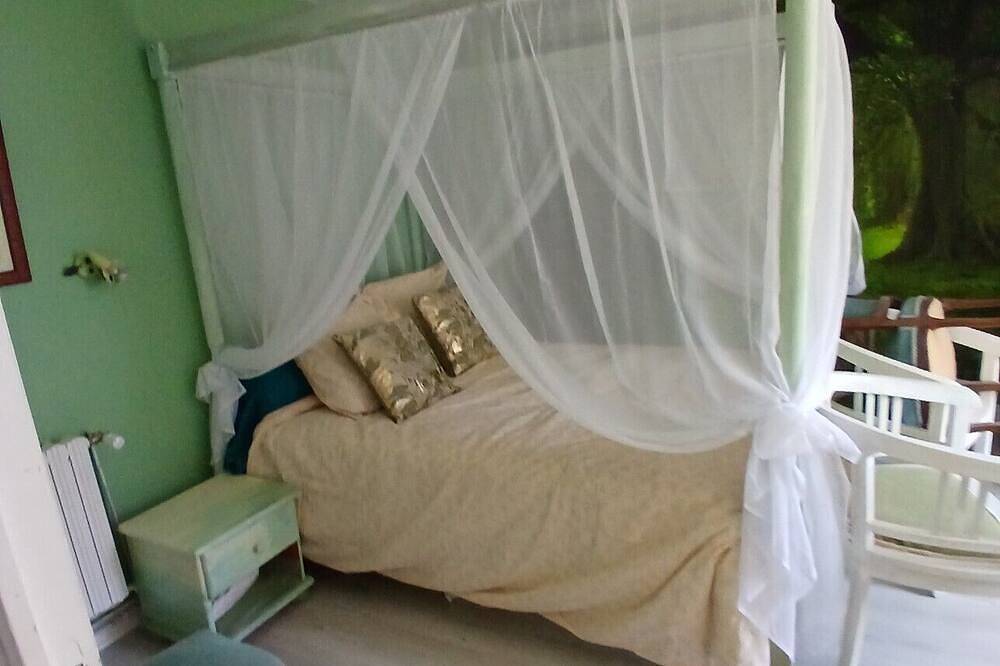 Hotel room 2 pas de pont aven;concarneau. Offering wellness activities. in Bannalec, Quimper region