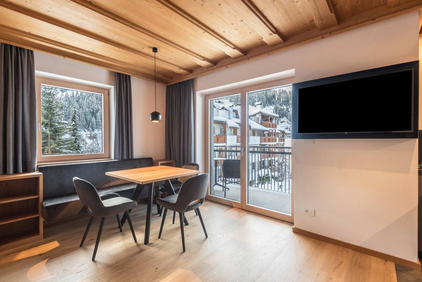 Entire apartment, Apartment "La Grambla Mont Seuc" with Mountain View, Balcony & Wi-Fi in Santa Cristina Gherdëina, Dolomiti Superski