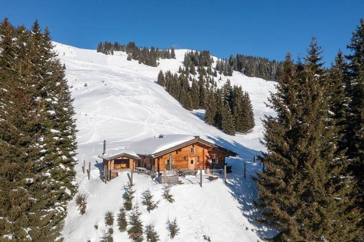 Chalet für 10 Personen, mit Whirlpool und Terrasse sowie Garten und Sauna