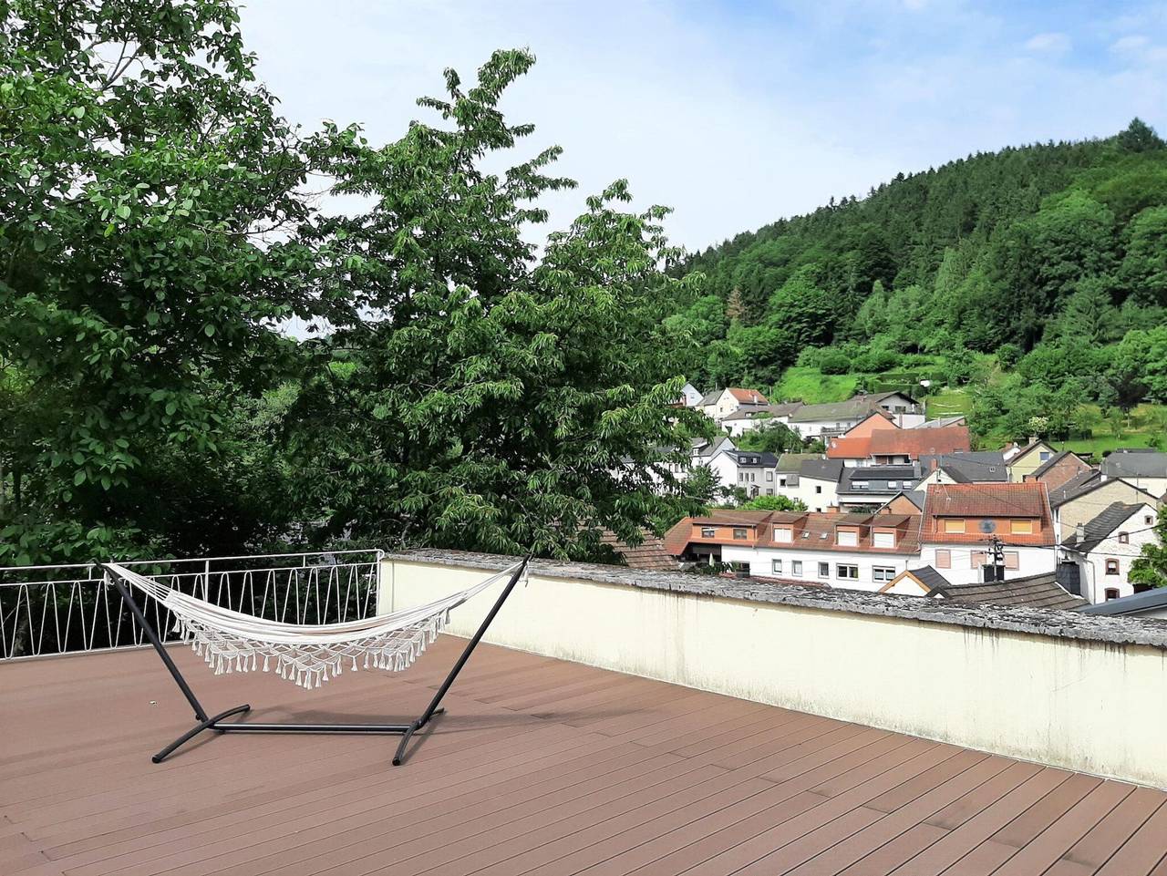 Ganze Ferienwohnung, Ferienhaus mit Schlossblick - 10-Personen Ferienhaus - Woche in Malberg, Eifelkreis Bitburg-Prüm
