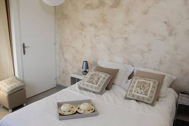 Location de vacances pour 8 personnes, avec terrasse et jardin à Rochefort-du-Gard - 3