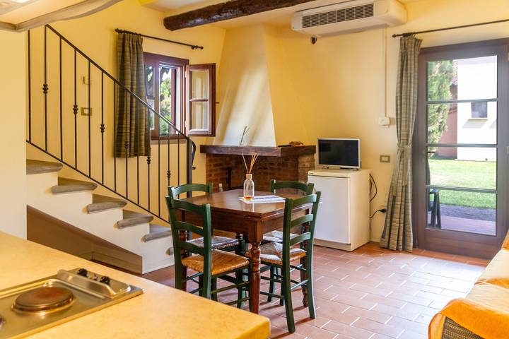Appartamento intero, Appartamento 'Cesare' con piscina condivisa, Wi-Fi e aria condizionata in Campiglia Marittima, Costa degli Etruschi