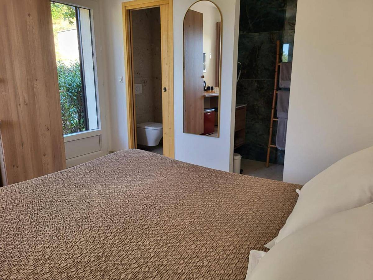 Tre castelli in Monticello, Calvi en omgeving