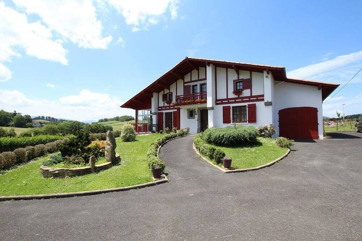 Location de vacances pour 10 personnes, avec Balcon et Jardin dans Ainhice-Mongelos