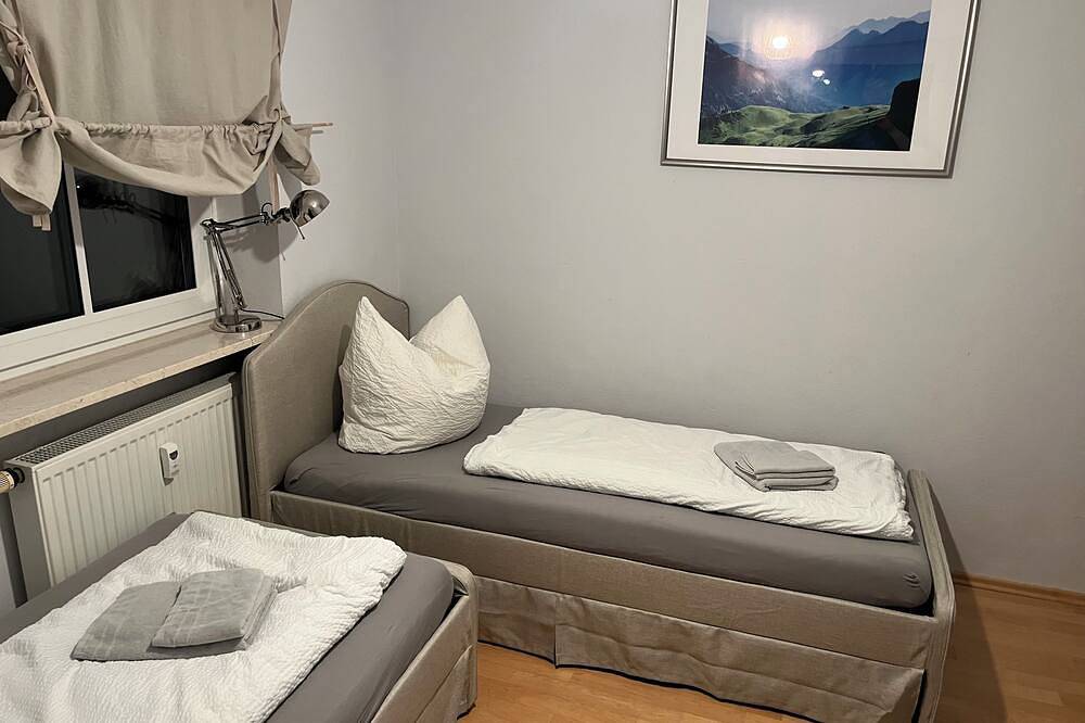 Ganze Wohnung, Geräumige und modern eingerichtete Ferienwohnung für Familien in Bergen in Bergen (Chiemgau), Chiemsee