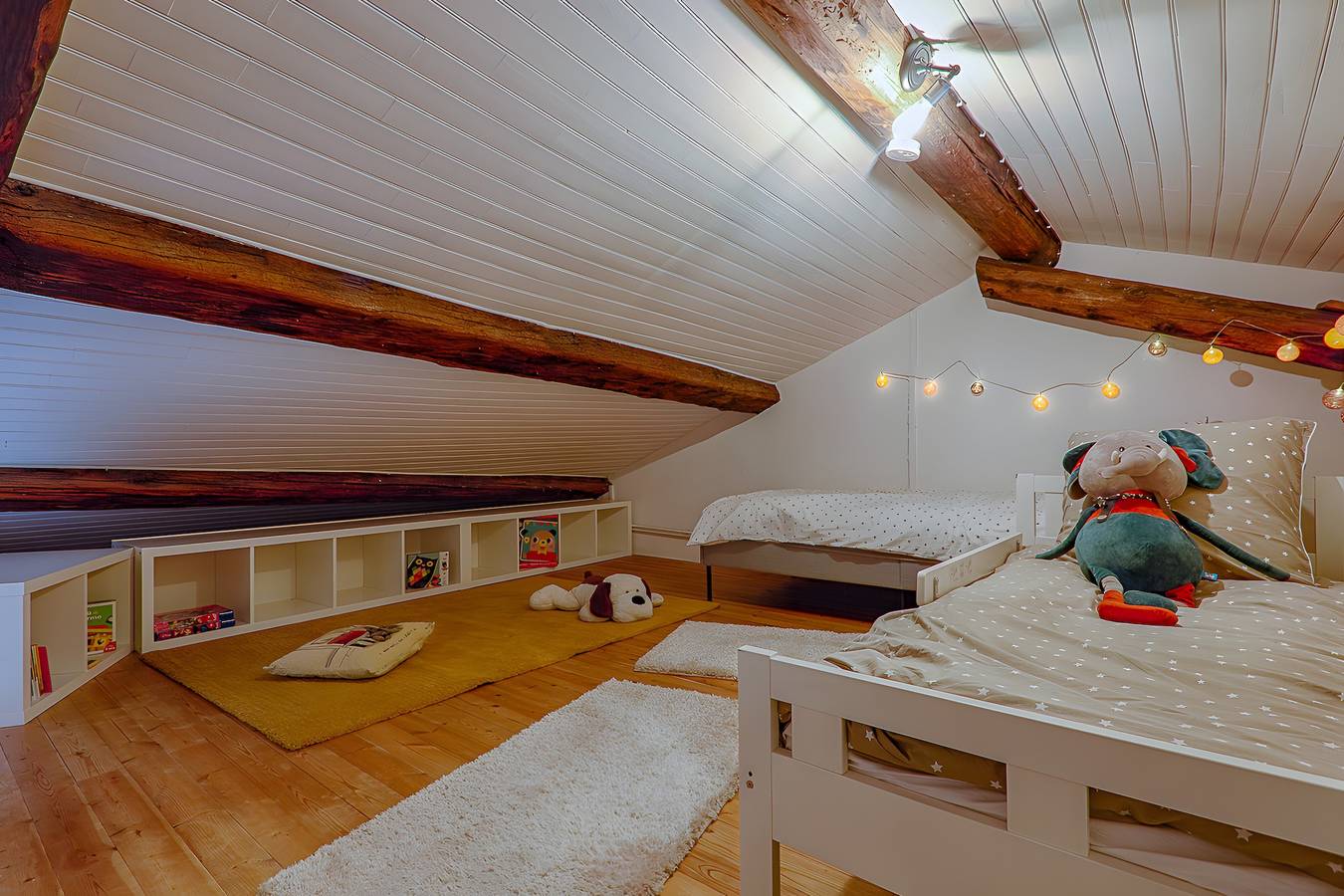 Apartamento entero, Apartamento 'L'escarpin - Billar - Histórico' con Wi-Fi y Aire Acondicionado in Romans-sur-Isère, Región de Valence