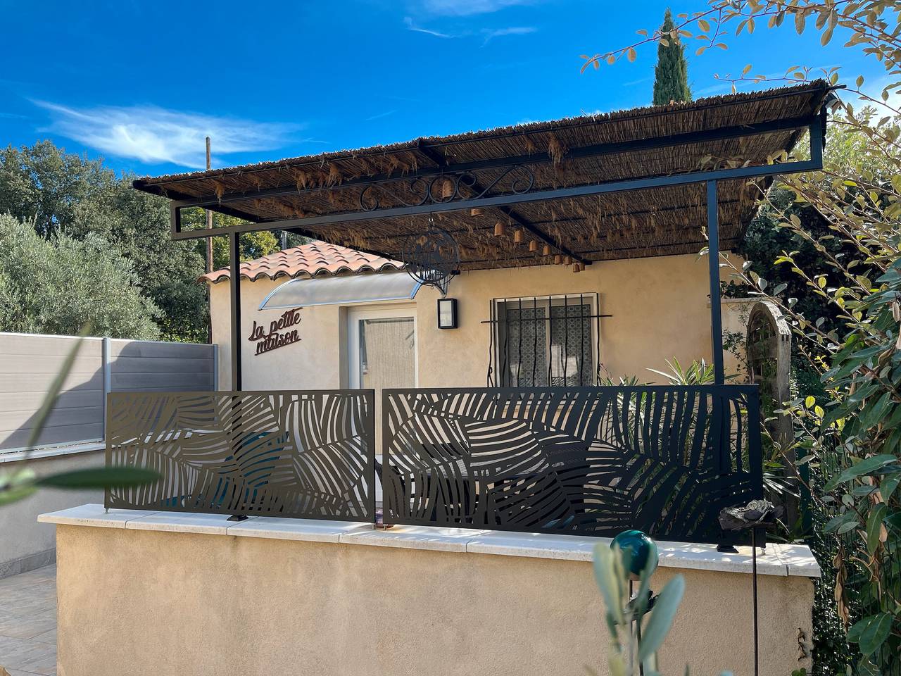 Estudio entero, Estudio 'La Petite Maison' con vistas al Mont Ventoux, Wi-Fi y aire acondicionado in Bédoin, Parque natural regional del Mont Ventoux