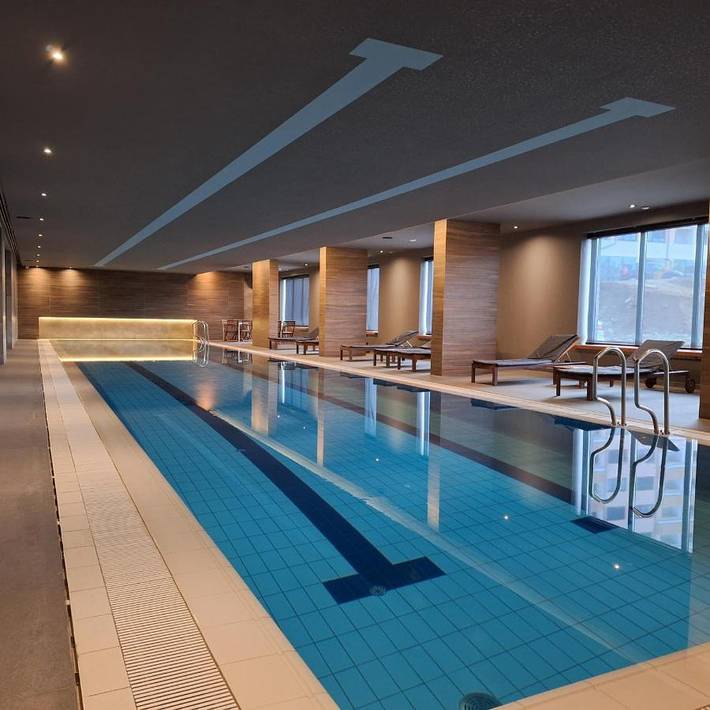 Appartement de vacances pour 5 personnes, avec Jacuzzi et Terrasse ainsi que Piscine et Sauna