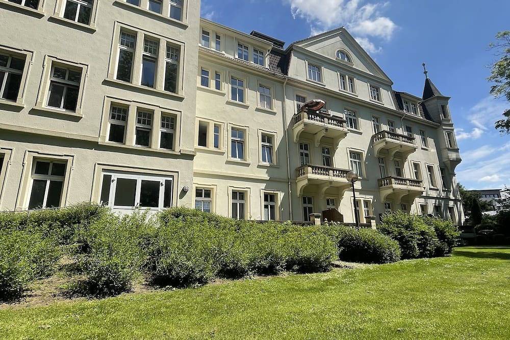 Ganze Wohnung, Moderne Ferienwohnung mit schöner Aussicht in der Residenz am Kurpark in Bad Rothenfelde, Osnabrücker Land